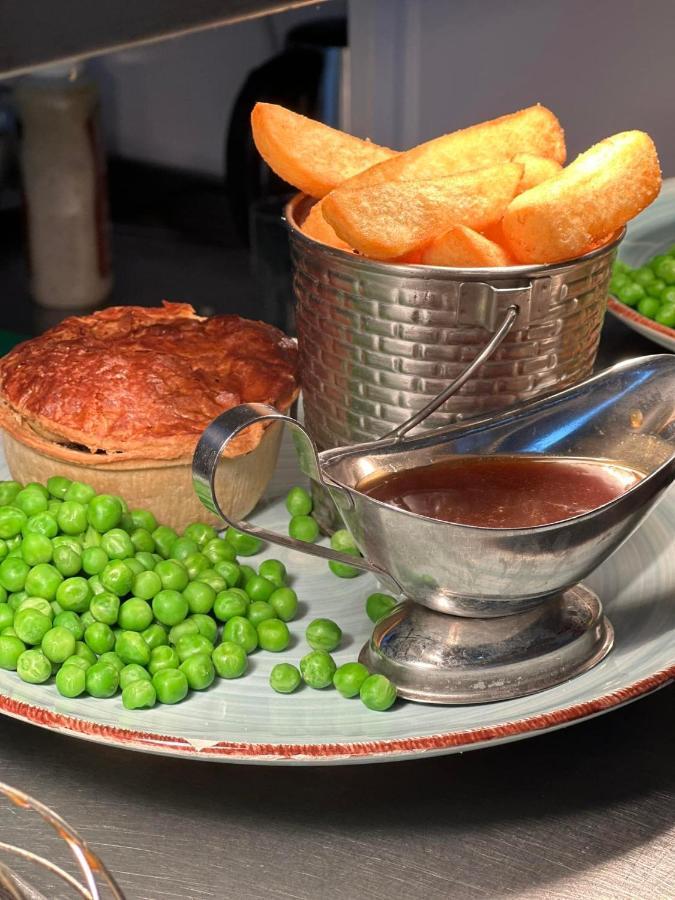 The Cricketers Inn Martyr Worthy Экстерьер фото