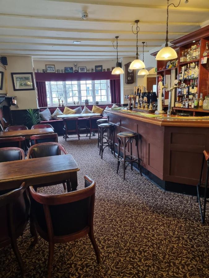 The Cricketers Inn Martyr Worthy Экстерьер фото